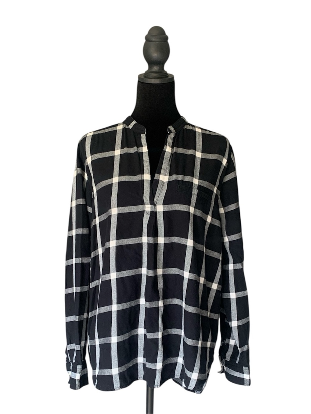 Old Navy Black & White Windowpane Plaid Split-Neck Tunic Blouse-size large
